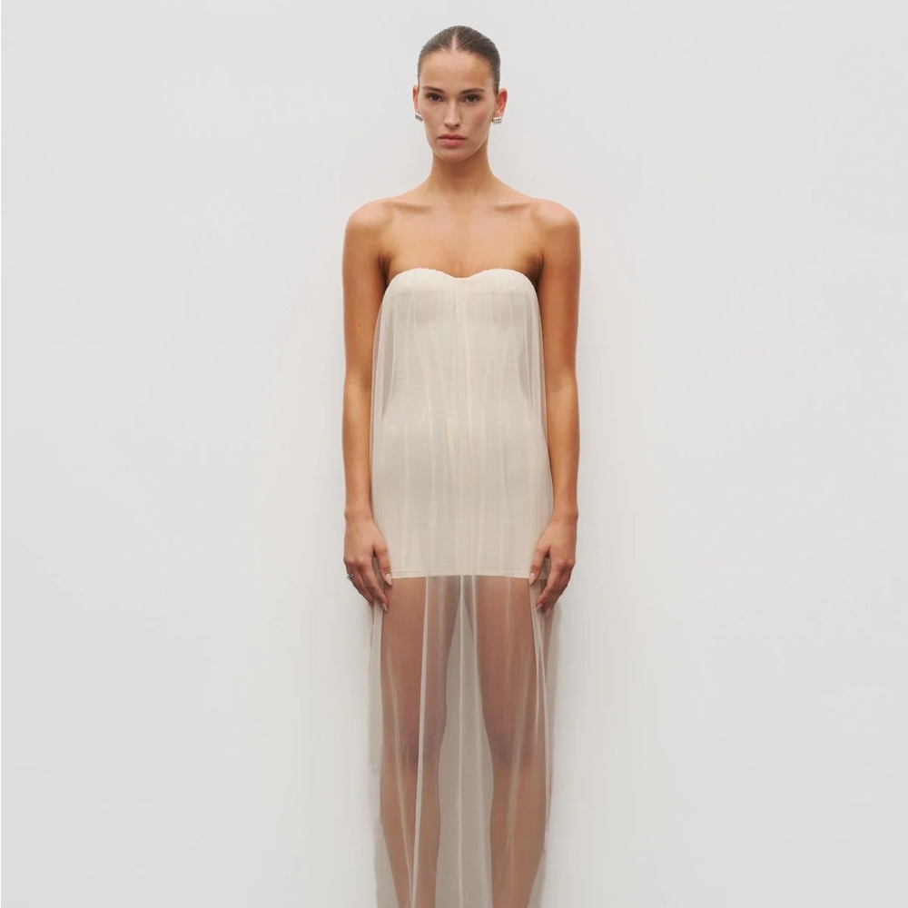 Chic Strapless Cream Dress